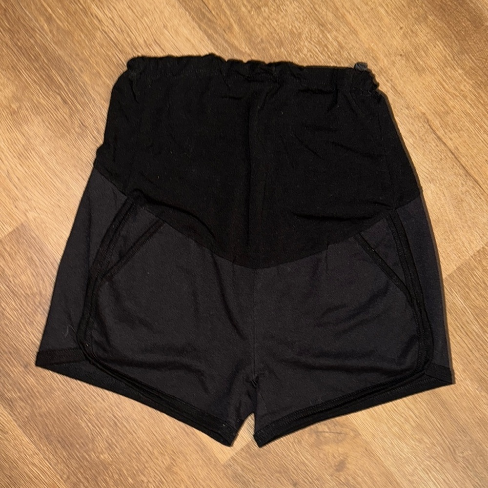 Black BHome Maternity Shorts Size Medium.